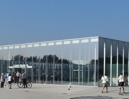 Le Musée du Louvre-Lens, un lieu d'exposition aux besoins complexes